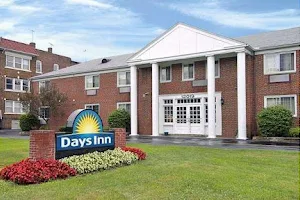 Days Inn by Wyndham Cleveland Lakewood image