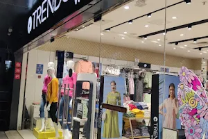 Reliance Trends Woman image