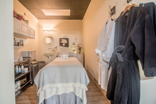 Beauty Salon «Salon Knotty and day spa», reviews and photos, 1447 N Rock Rd #200, Wichita, KS 67206, USA