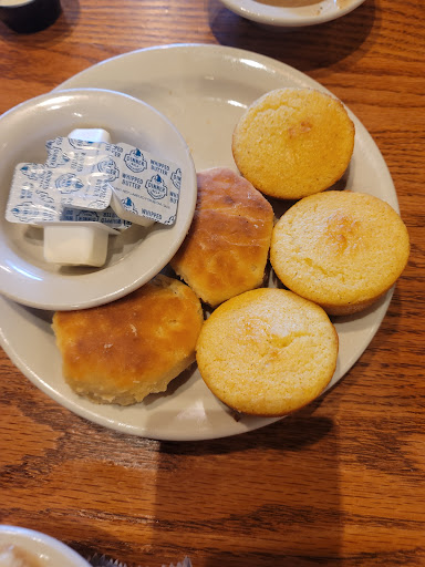 American Restaurant «Cracker Barrel Old Country Store», reviews and photos, 825 Marketplace Blvd, Hamilton Township, NJ 08691, USA