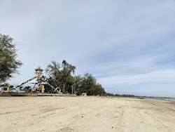 Foto von Bandar Mersing Beach und die siedlung