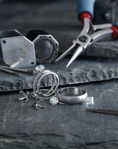 Jewelry Repair Service «Snug Harbor Jewelry Inc», reviews and photos, 395 Merrick Rd, Amityville, NY 11701, USA