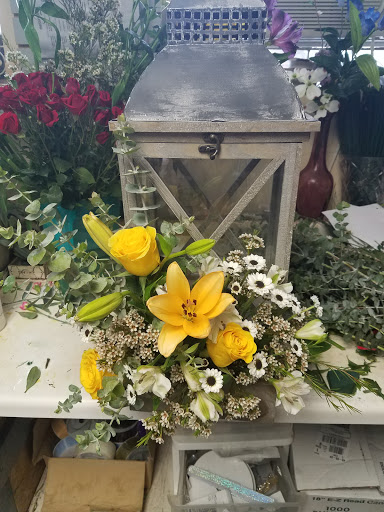 Florist «The Rustic Rose Flowers and Collectibles», reviews and photos, 220 W Main St, Williamsburg, OH 45176, USA