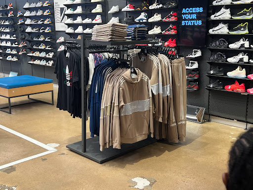 Shoe Store «Finish Line», reviews and photos, 1400 Willowbrook Dr, Houston, TX 77070, USA