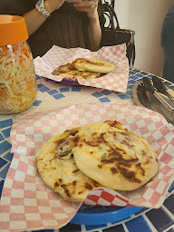 Photo n°42 de La Pupusera restaurant à La Garenne-Colombes ()