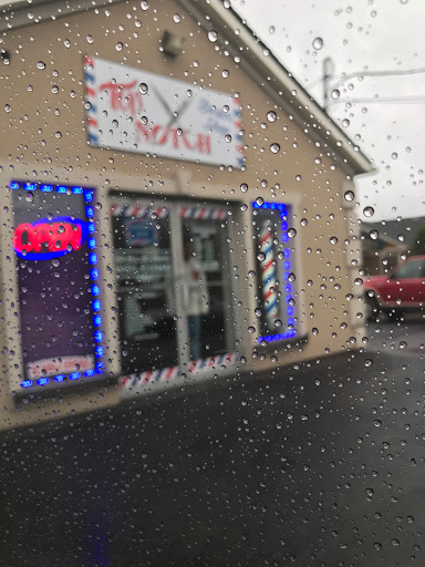 Barber Shop «Top Notch Barbershop», reviews and photos, 353 E Main St, Middletown, NY 10941, USA