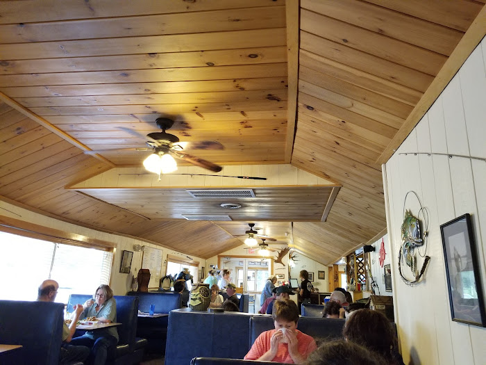 Seafood restaurant near Fort Knox Inn