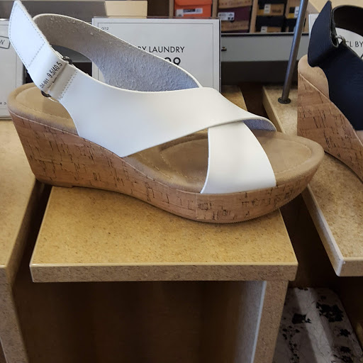 Shoe Store «DSW Designer Shoe Warehouse», reviews and photos, 7923 N Blackstone Ave, Fresno, CA 93720, USA