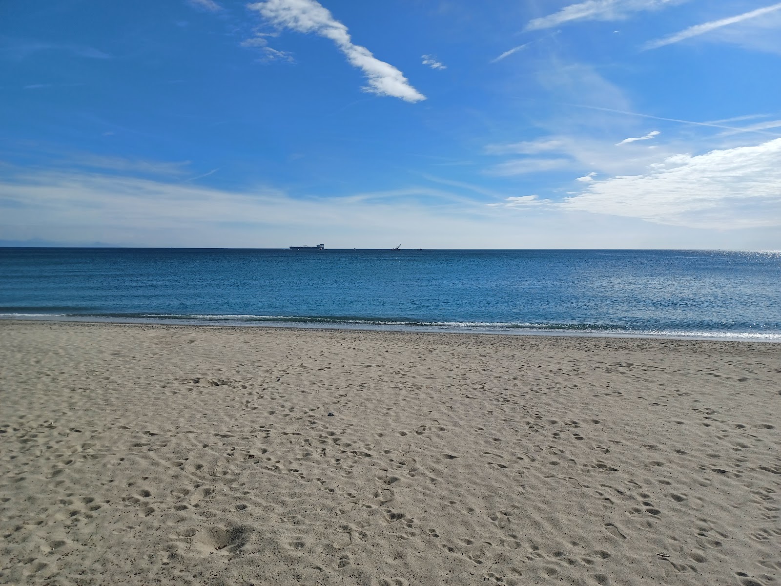 Foto de Spiaggia di Zinola - lugar popular entre os apreciadores de relaxamento