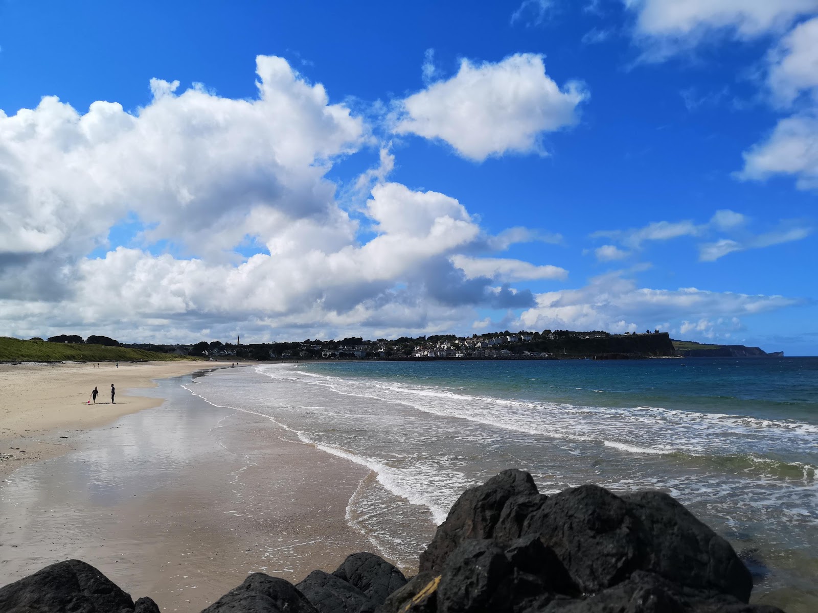 Foto de Ballycastle Beach - lugar popular entre los conocedores del relax