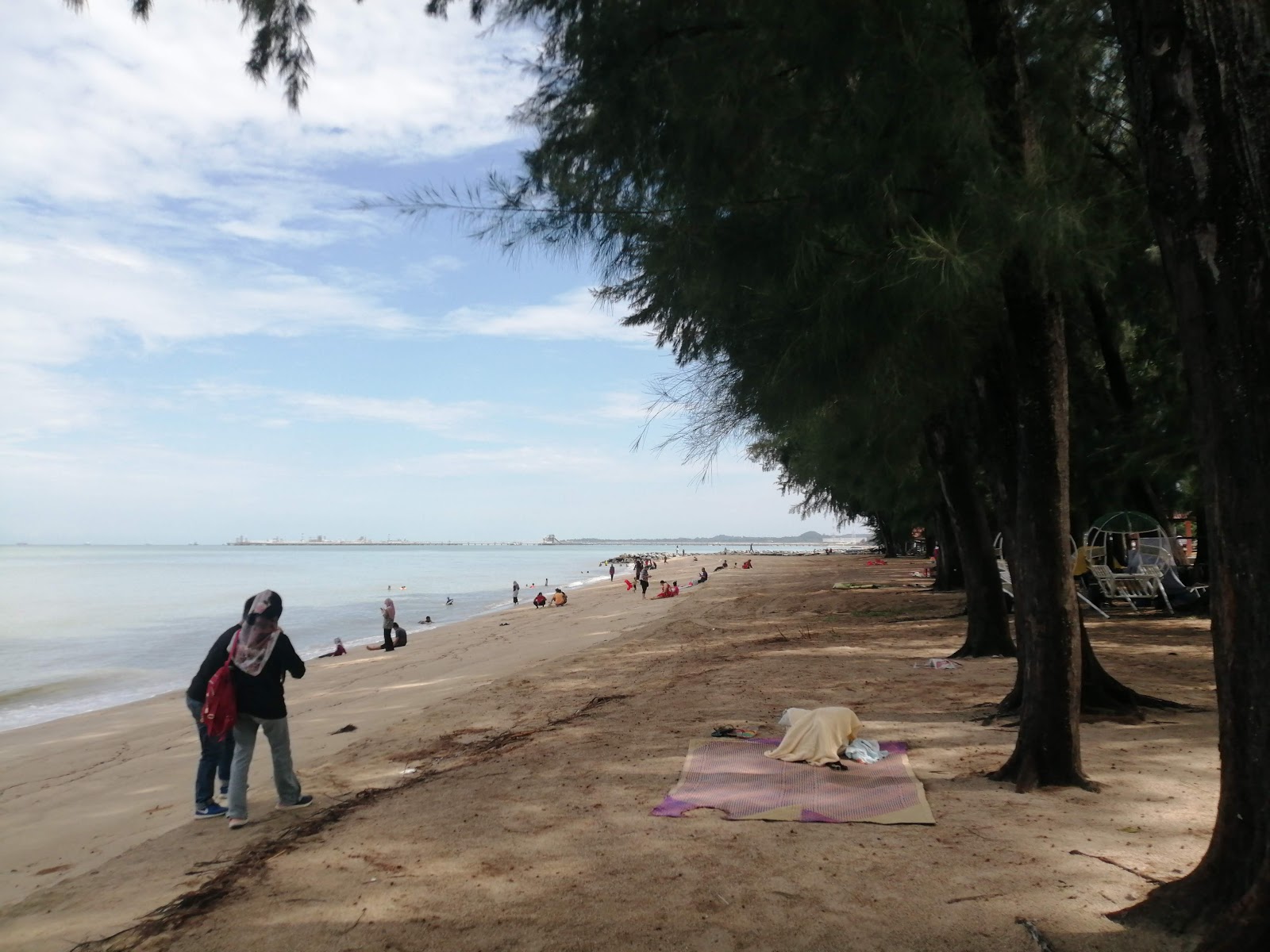 Photo of Puteri Beach and the settlement