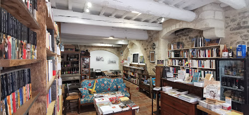 Librairie De Natura Rerum : Librairie Galerie Bières Spiritueux Vins Arles