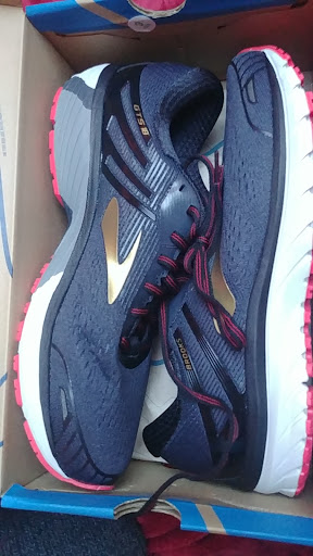 Running Store «Peak Performance - The Running Store», reviews and photos, 519 N 78th St, Omaha, NE 68114, USA