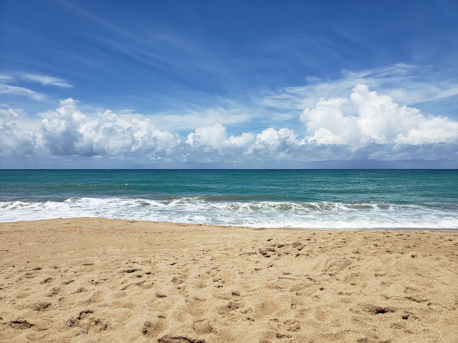 Foto von Praia de Maracaipe und die siedlung