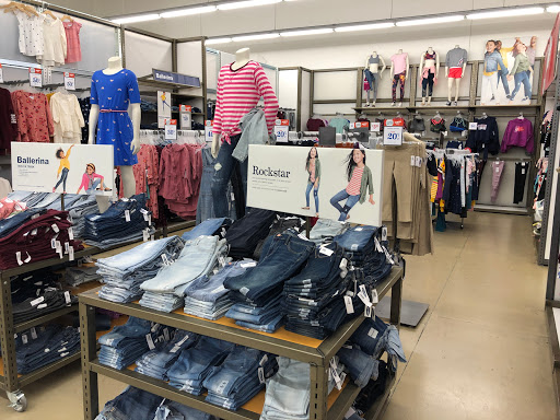 Clothing Store «Old Navy», reviews and photos, 1825 N Pebble Creek Pkwy, Goodyear, AZ 85395, USA