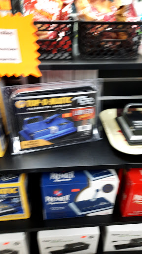 Tobacco Shop «Tundra Smoke Shop», reviews and photos, 2719 S Oneida St, Green Bay, WI 54304, USA