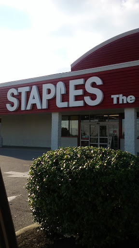 Office Supply Store «Staples», reviews and photos, 1811 N Dixie Hwy #111, Elizabethtown, KY 42701, USA