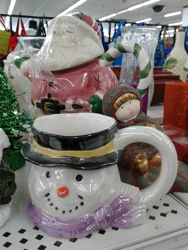 Thrift Store «Value World», reviews and photos, 11900 Detroit Ave, Lakewood, OH 44107, USA