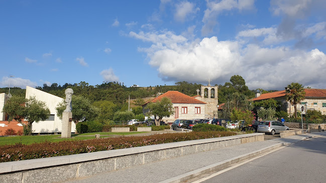 Avaliações doIgreja de Rendufe, Guimarães em Resende - Escola