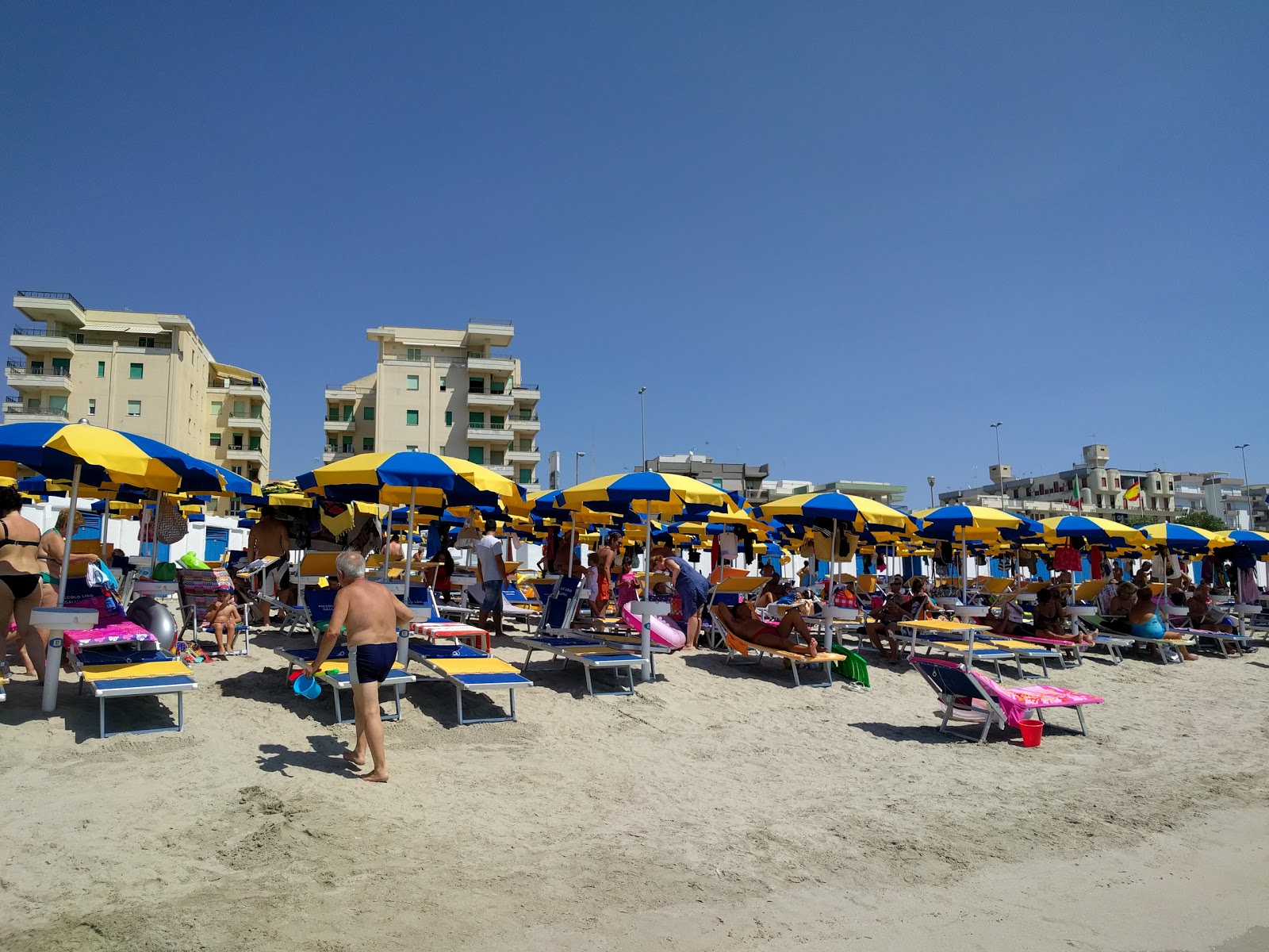 Foto von Piccolo Lido beach und die siedlung