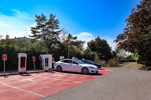 Borne de recharge de véhicules électriques Tesla Supercharger Sausheim