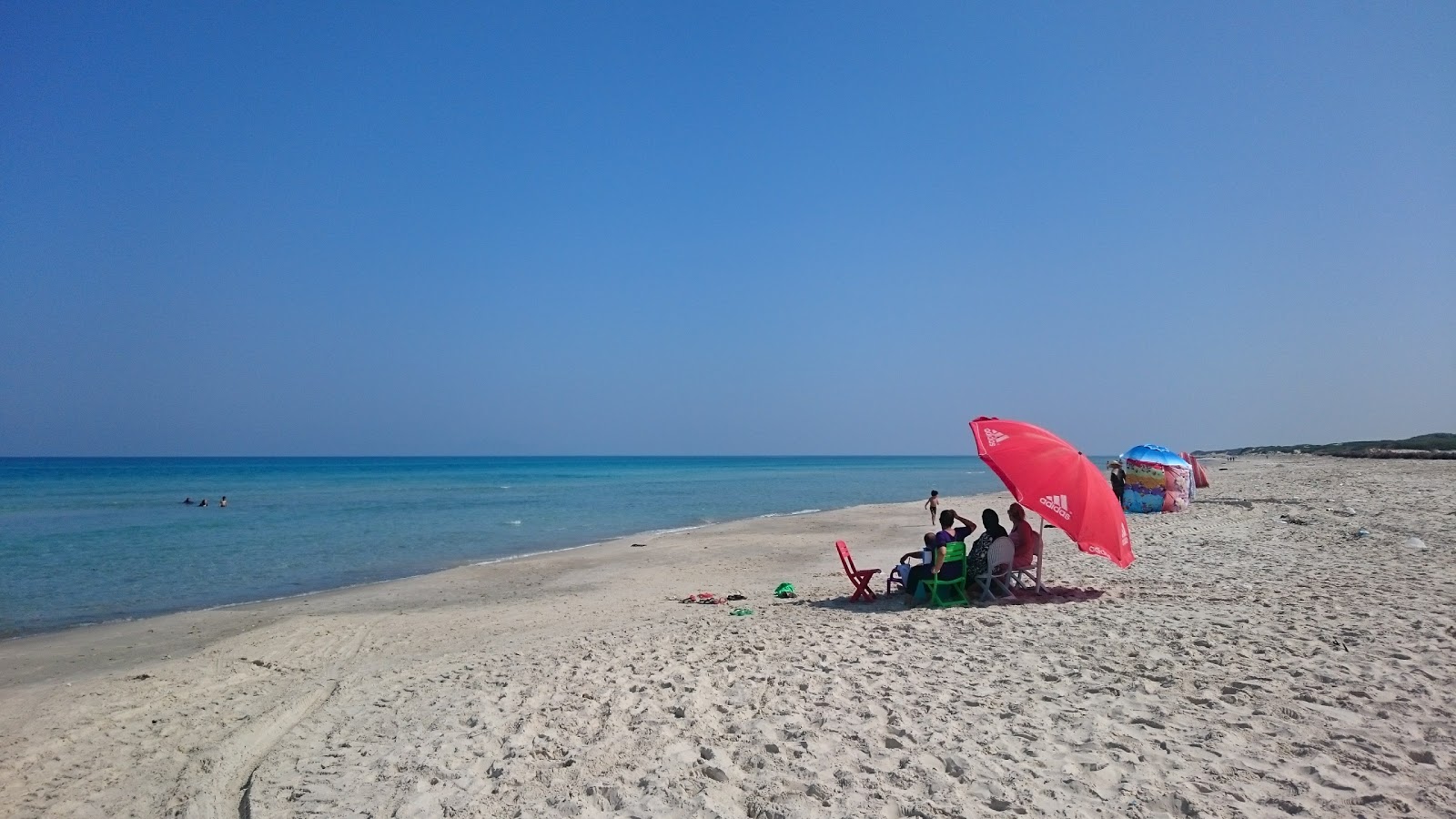 Foto van Monotonous Beach - populaire plek onder ontspanningskenners