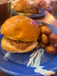 Sandwich au poulet du Restaurant de hamburgers Bomaye Burger à Paris - n°6