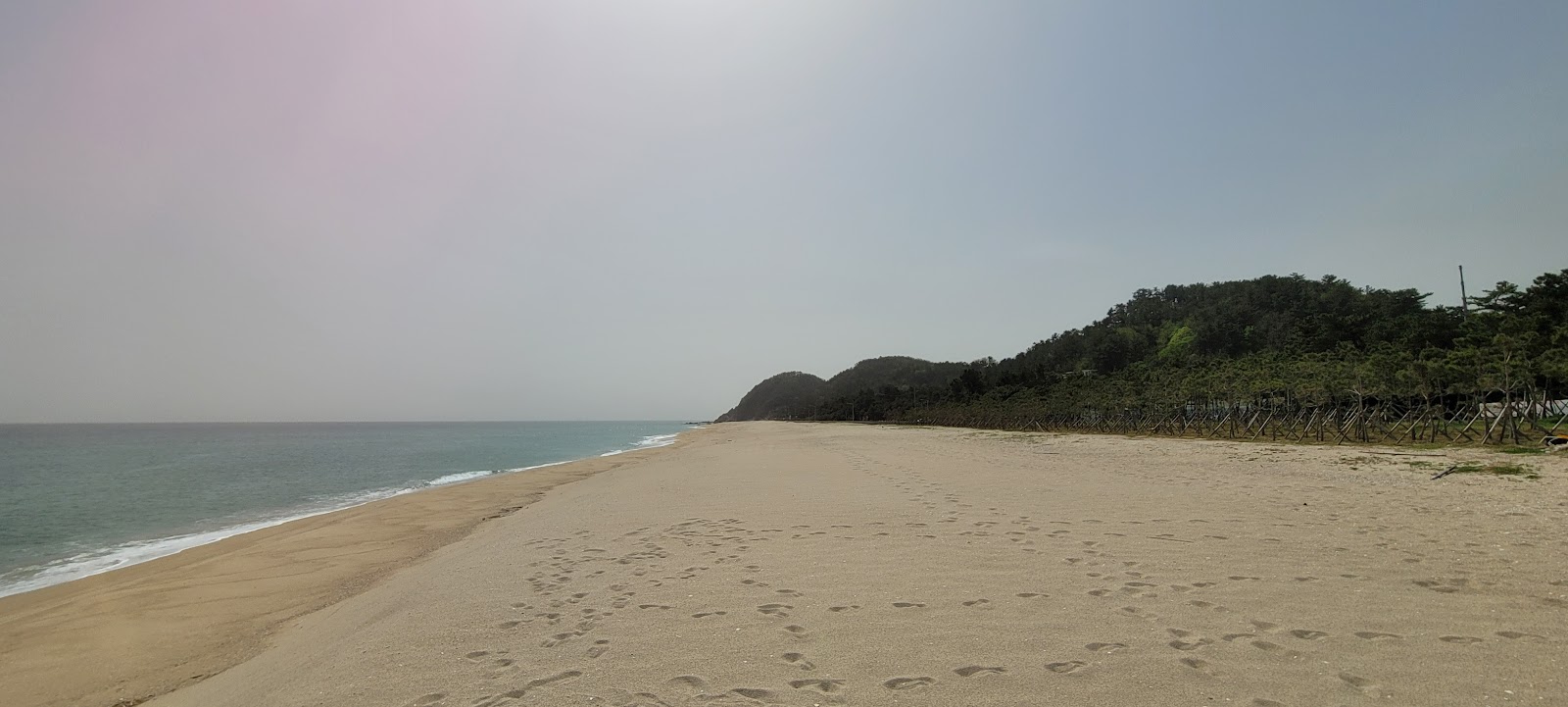 Fotografie cu Mangyang Beach cu o suprafață de apa turcoaz