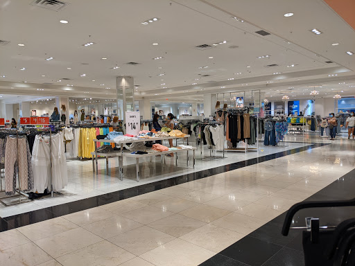 Clothing Store «Forever 21», reviews and photos, 400 Baldwin Ave, Arcadia, CA 91007, USA