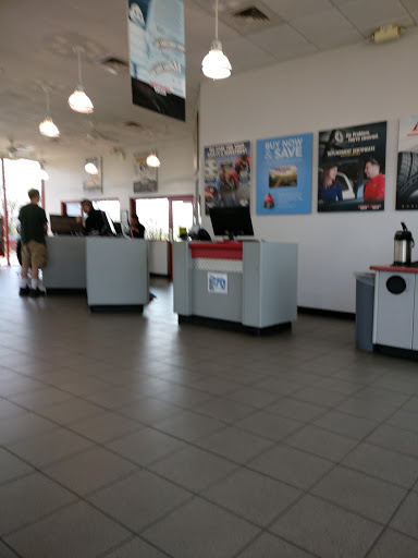 Tire Shop «Discount Tire Store - Aurora, IL», reviews and photos, 2445 Augusta Way, Aurora, IL 60506, USA