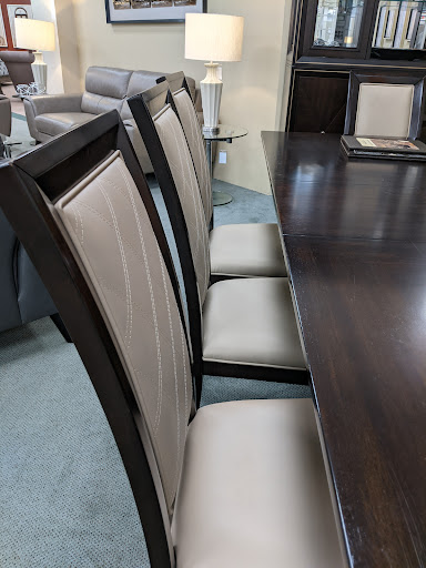 Furniture Store «Raymour & Flanigan Furniture and Mattress Store», reviews and photos, 895 E Gate Blvd, Garden City, NY 11530, USA