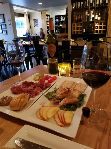 Wine Bar «750ml Wines», reviews and photos, 2287 W Market St, Akron, OH 44313, USA