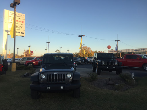 Car Dealer «Stan McNabb Chrysler Dodge Jeep RAM Fiat», reviews and photos, 1200 E Carroll St, Tullahoma, TN 37388, USA