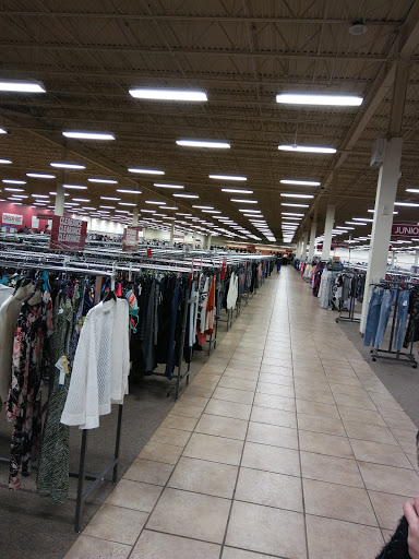 Clothing Store «Burlington Coat Factory», reviews and photos, 510 Howe Ave, Cuyahoga Falls, OH 44221, USA