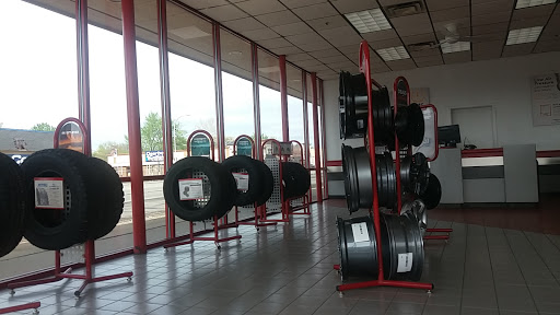 Tire Shop «Discount Tire Store», reviews and photos, 25125 Ford Rd, Dearborn, MI 48128, USA
