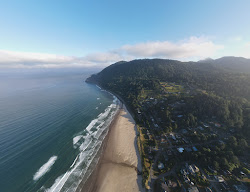 Manzanita Beach'in fotoğrafı uçurumlarla desteklenmiş