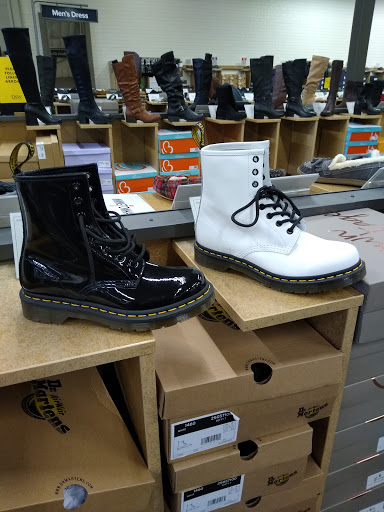 Shoe Store «DSW Designer Shoe Warehouse», reviews and photos, 136 Vintage Way, Novato, CA 94945, USA