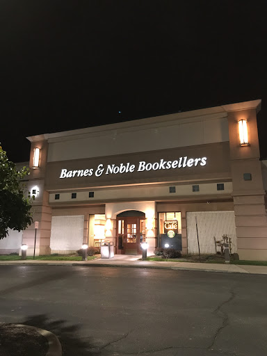 Barnes & Noble, 2800 S Rochester Rd, Rochester Hills, MI 48307, USA, 