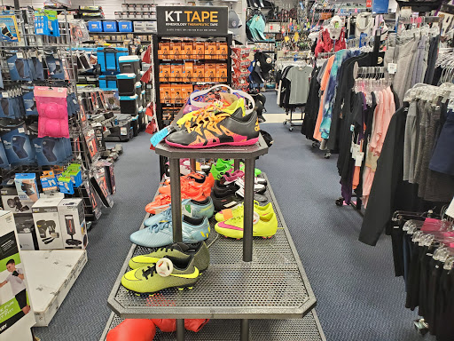 Sporting Goods Store «Big 5 Sporting Goods - Pinole», reviews and photos, 1572 Fitzgerald Dr, Pinole, CA 94564, USA