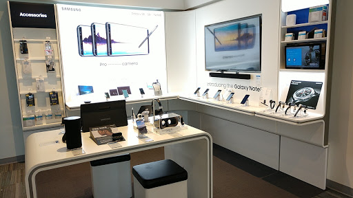 Telephone Company «U.S. Cellular», reviews and photos, 905 25th Ave, Coralville, IA 52241, USA