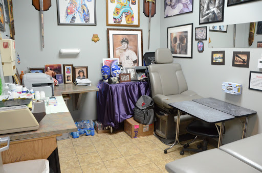 Tattoo Shop «Chi-Town Effects Tattoo», reviews and photos, 419 S Lake St, Aurora, IL 60506, USA