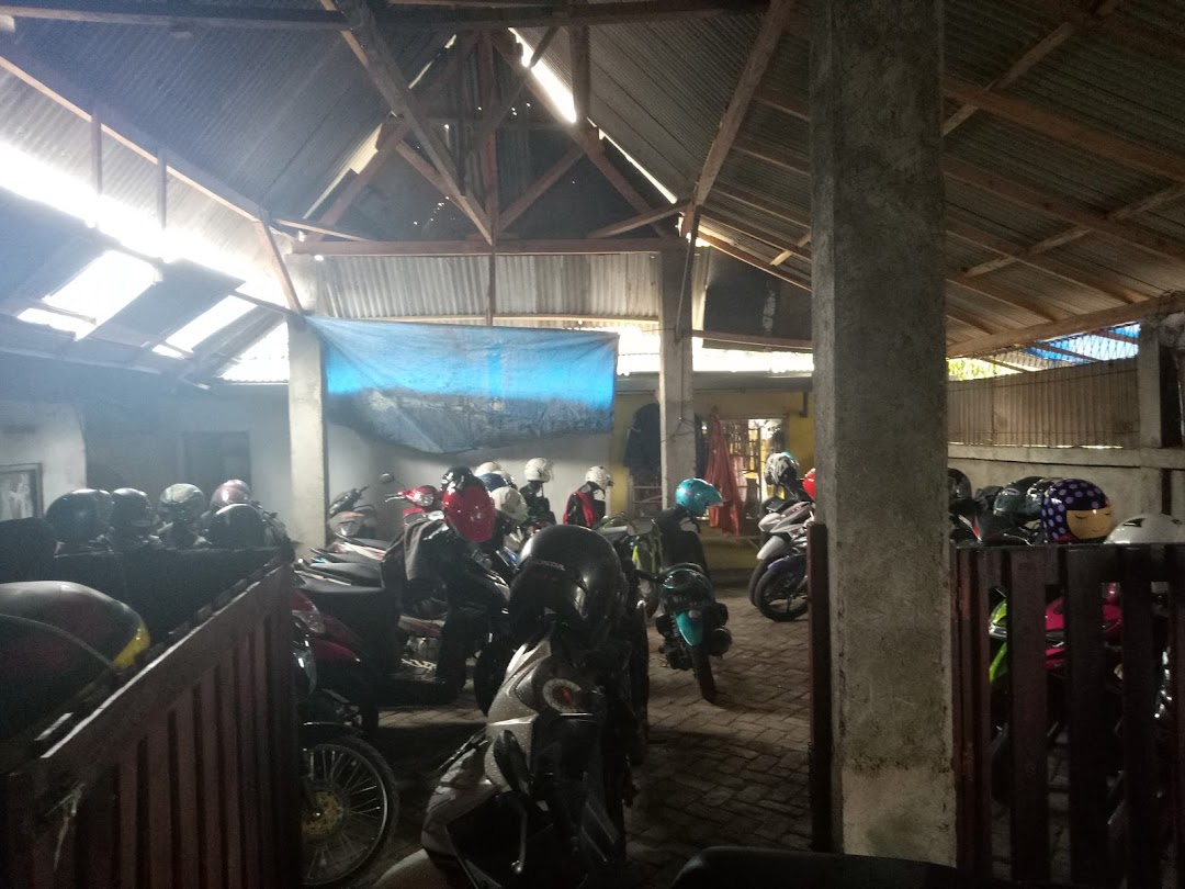 Parkir Motor Dan Depo Isi Ulang