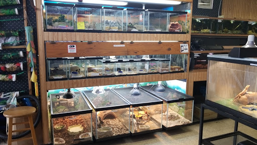 Pet Store «Birds & Beasts Pet Shop», reviews and photos, 35 Berkshire Dr # 18, Crystal Lake, IL 60014, USA