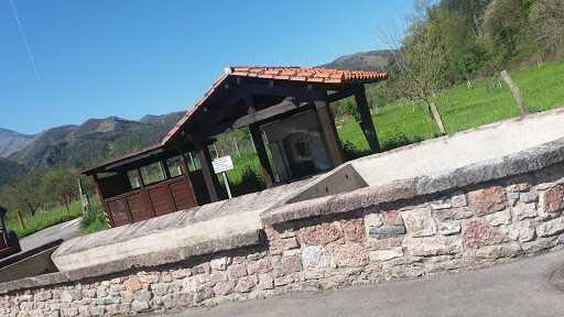 Polideportivo Municipal de Ribera de Arriba en Bueño, Asturias