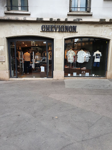 Magasin de vêtements pour hommes Chevignon Paris