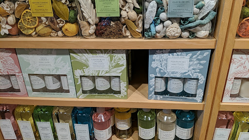 Kitchen Supply Store «Williams-Sonoma», reviews and photos, 9722 Great Hills Trail #150, Austin, TX 78759, USA