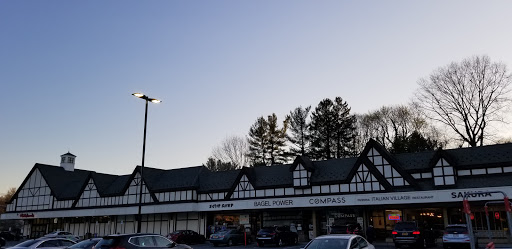 Shopping Mall «Golden Horseshoe Shopping Center», reviews and photos, 1088 Wilmot Rd, Scarsdale, NY 10583, USA