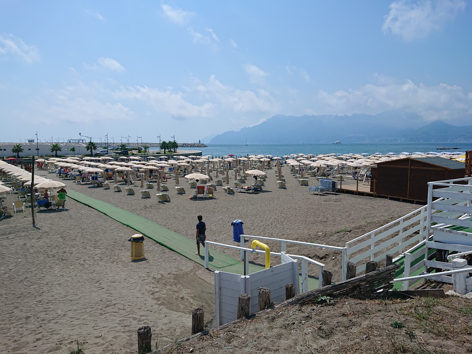 Foto av Arechi beach - rekommenderas för familjeresenärer med barn