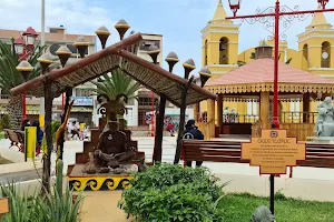 Plaza De Armas De Moche Pueblo image