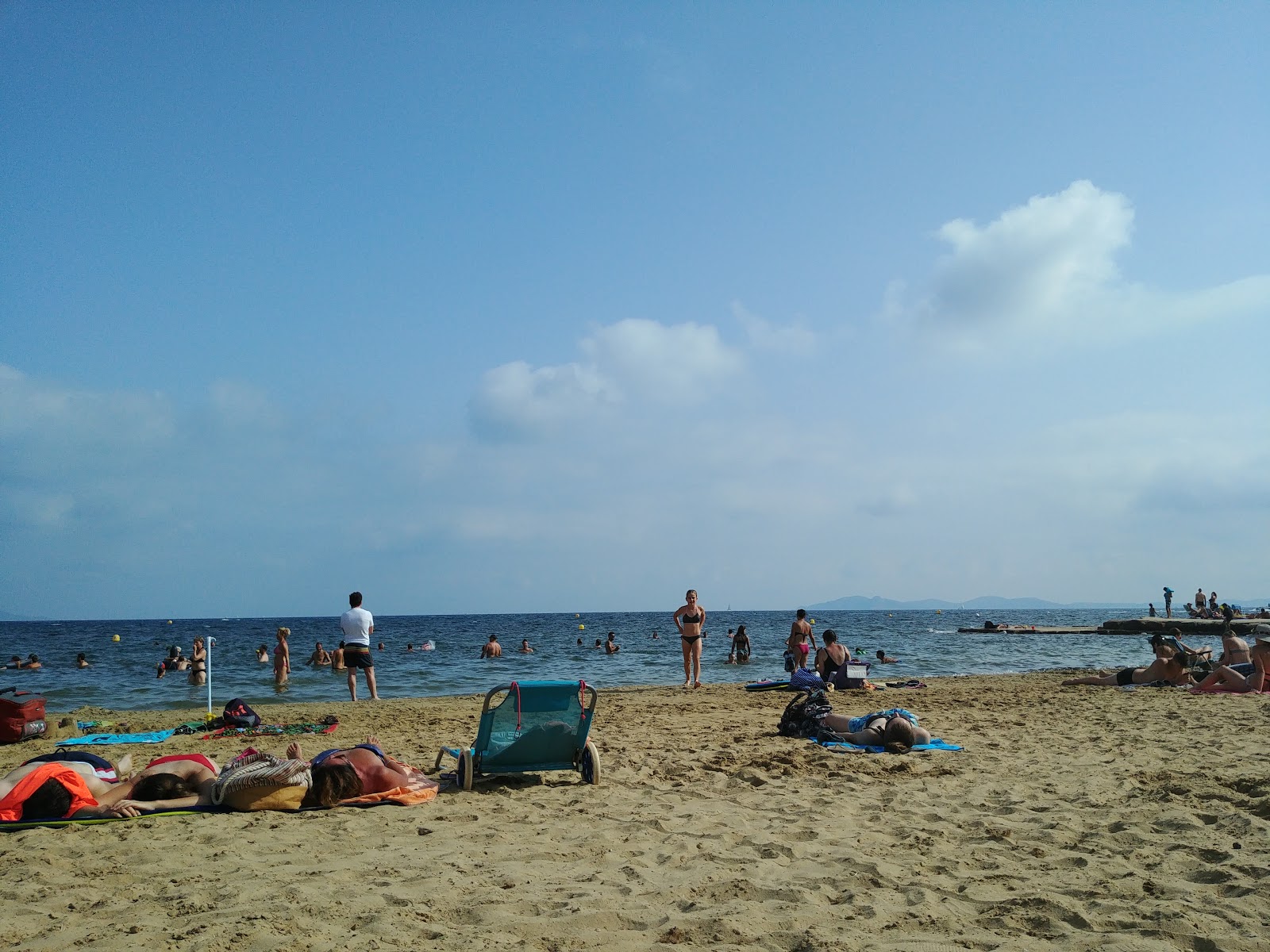 Foto van Strand van La Faviere en de nederzetting